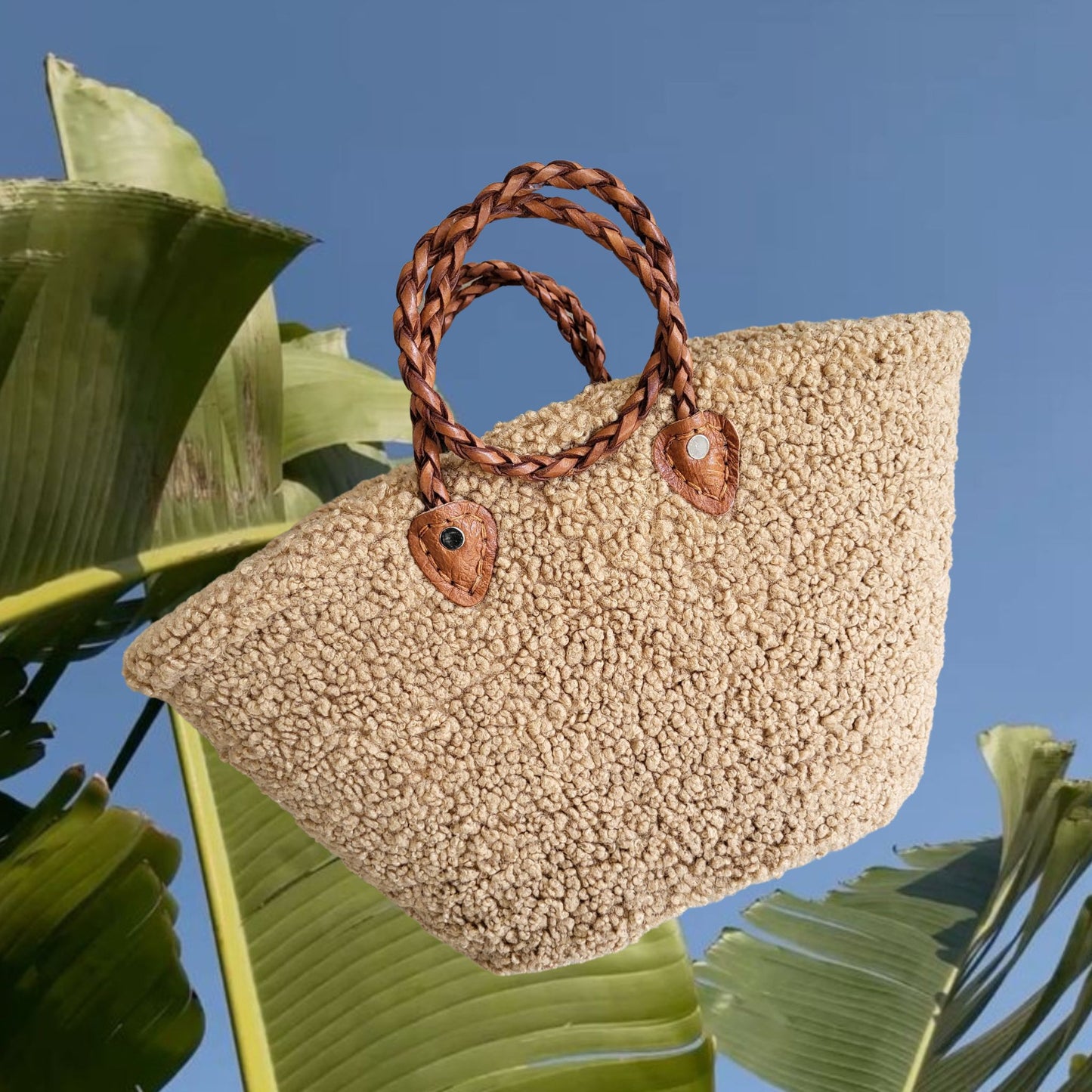 Teddy Tasche aus Teddyfell, Bast und echtem Leder. Die perfekte Winter Damen Handtasche oder Strandtasche.