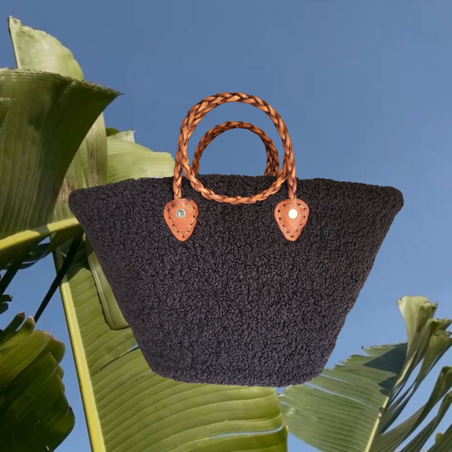 Teddy Tasche aus Teddyfell, Bast und echtem Leder. Die perfekte Winter Damen Handtasche oder Strandtasche.