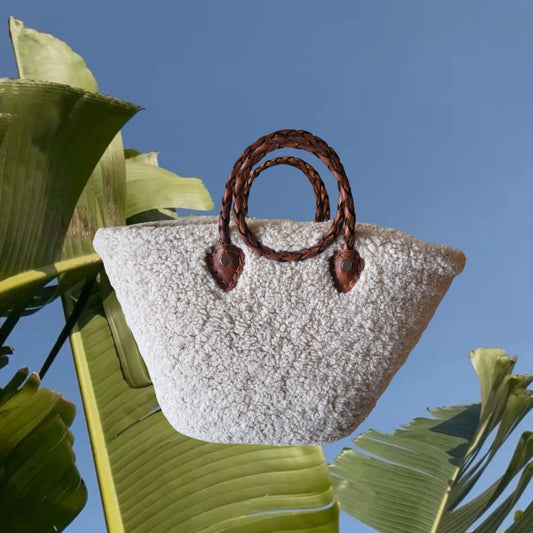 Teddy Tasche aus Teddyfell, Bast und echtem Leder. Die perfekte  Winter Damen Handtasche oder Strandtasche.